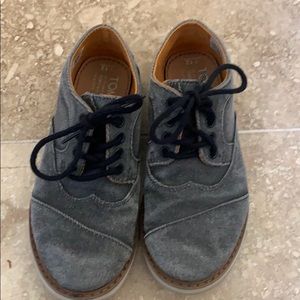 Boys Toms dress shoes